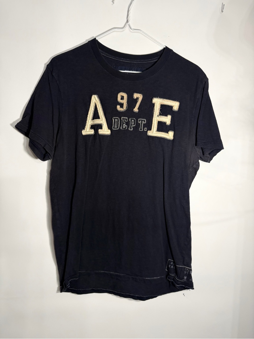 American Eagle Outfitters Navy Short-Sleeve Tee with Cream Applique
